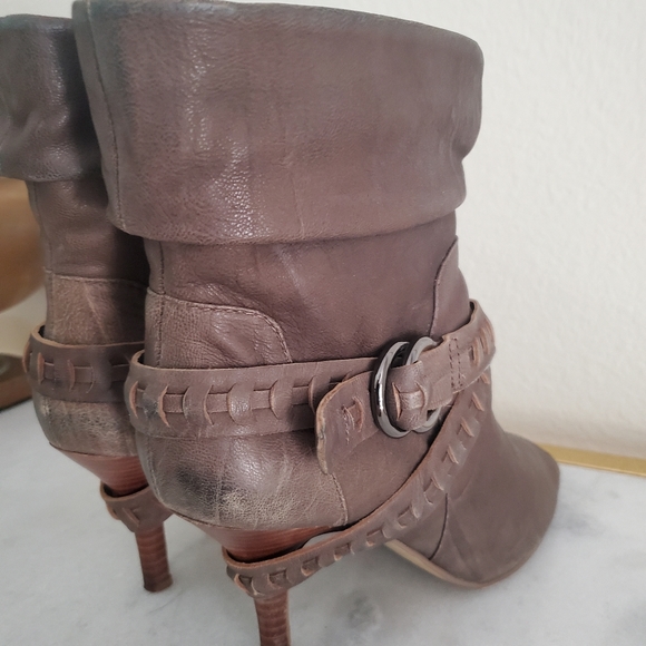 GUESS Boho Grey Leather Strappy Peep Toe Ankle Booties Women's Shoes Size 8.5 - Picture 6 of 15